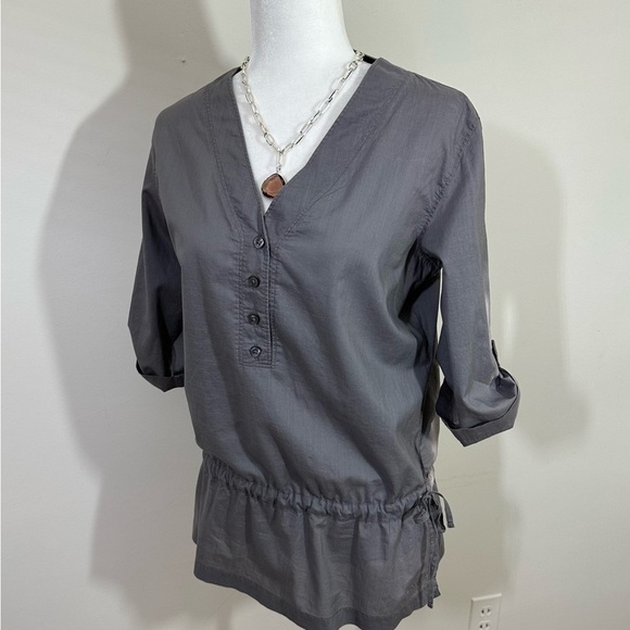Merrell sz med top gray/green drawstring waist Tab and button roll up sleeve - Picture 7 of 12